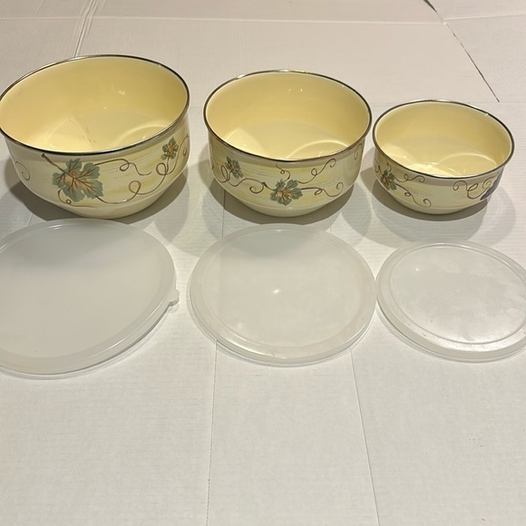 Table Tops Unlimited Other - Vintage vitro ceramic set of 3 bowls w plastic covers yellow electric induction